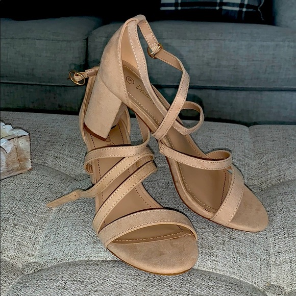 Shoes - Super cute nude heels!